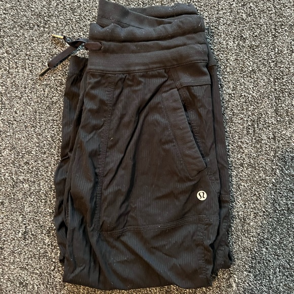 Lululemon cropped Studio Pant - Picture 1 of 3